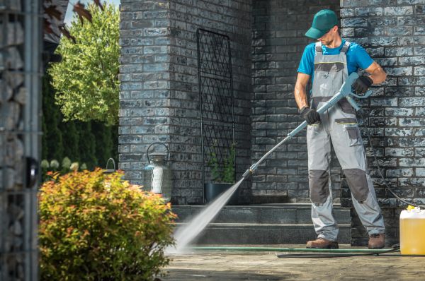 Cost of Outside House Cleaning in Orlando